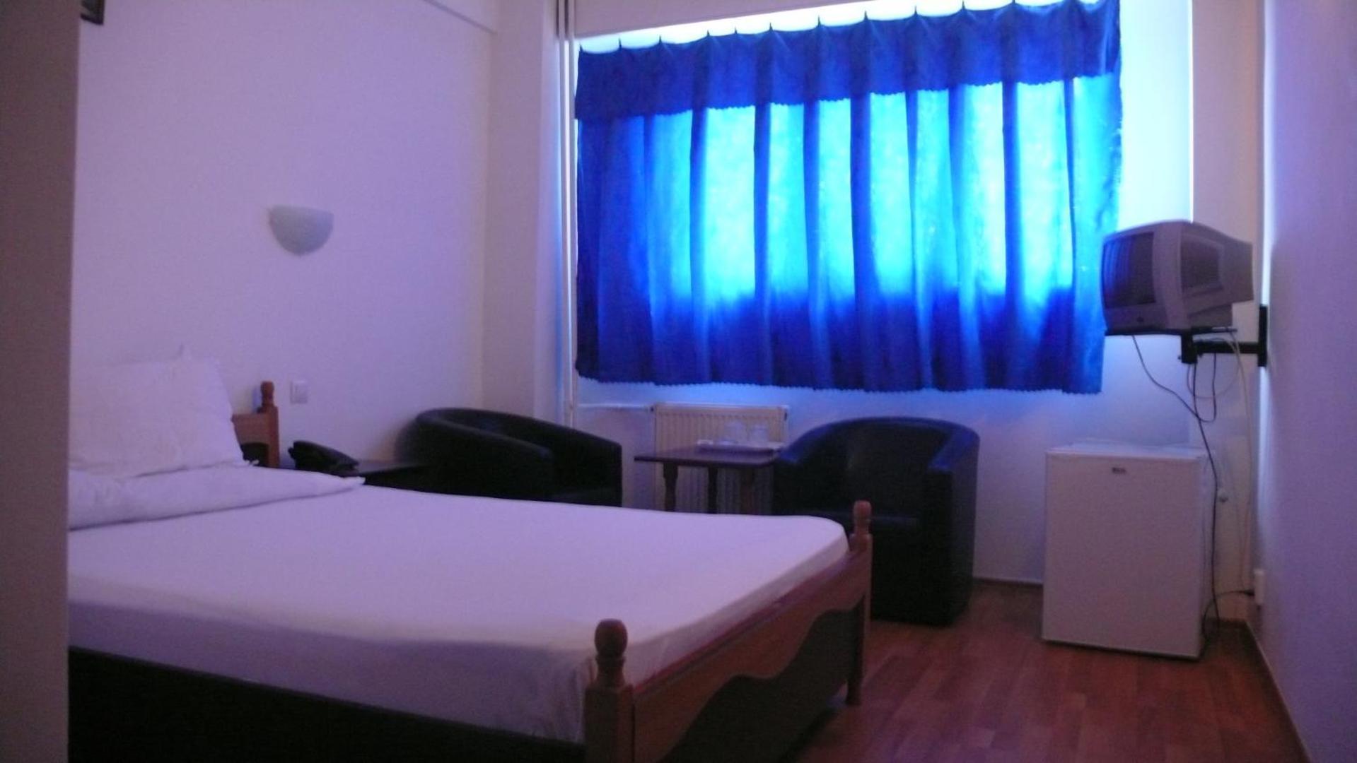 Hotel Uranus Bukares Bagian luar foto